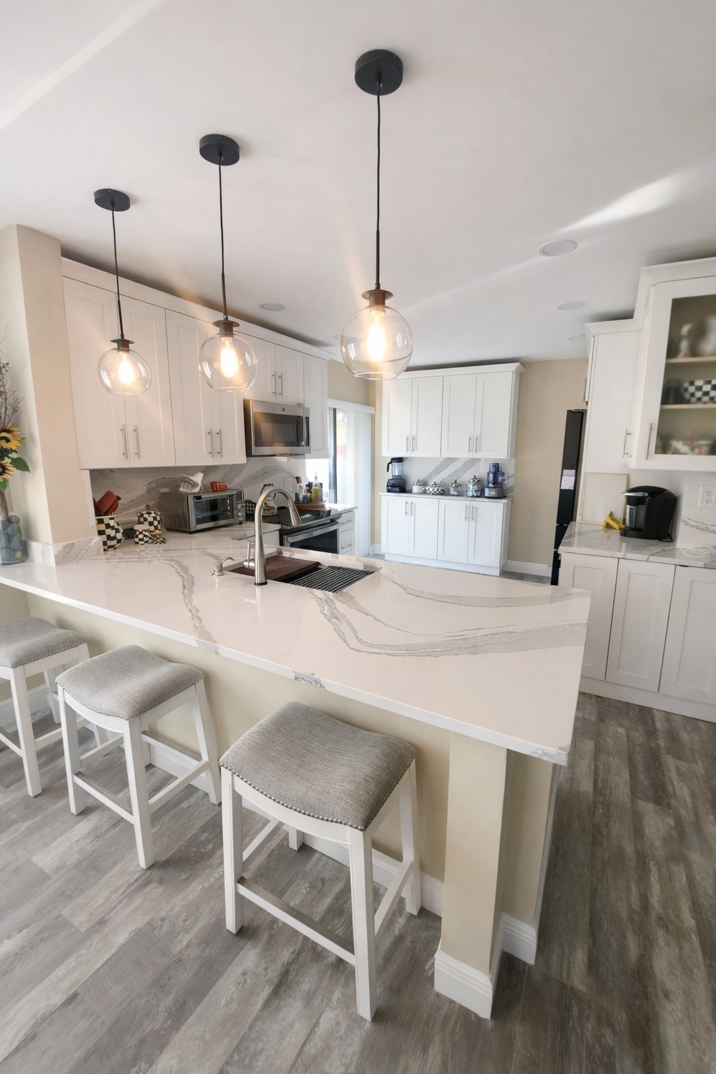 Modern Kitchen with Quartz Island & Breakfast Bar